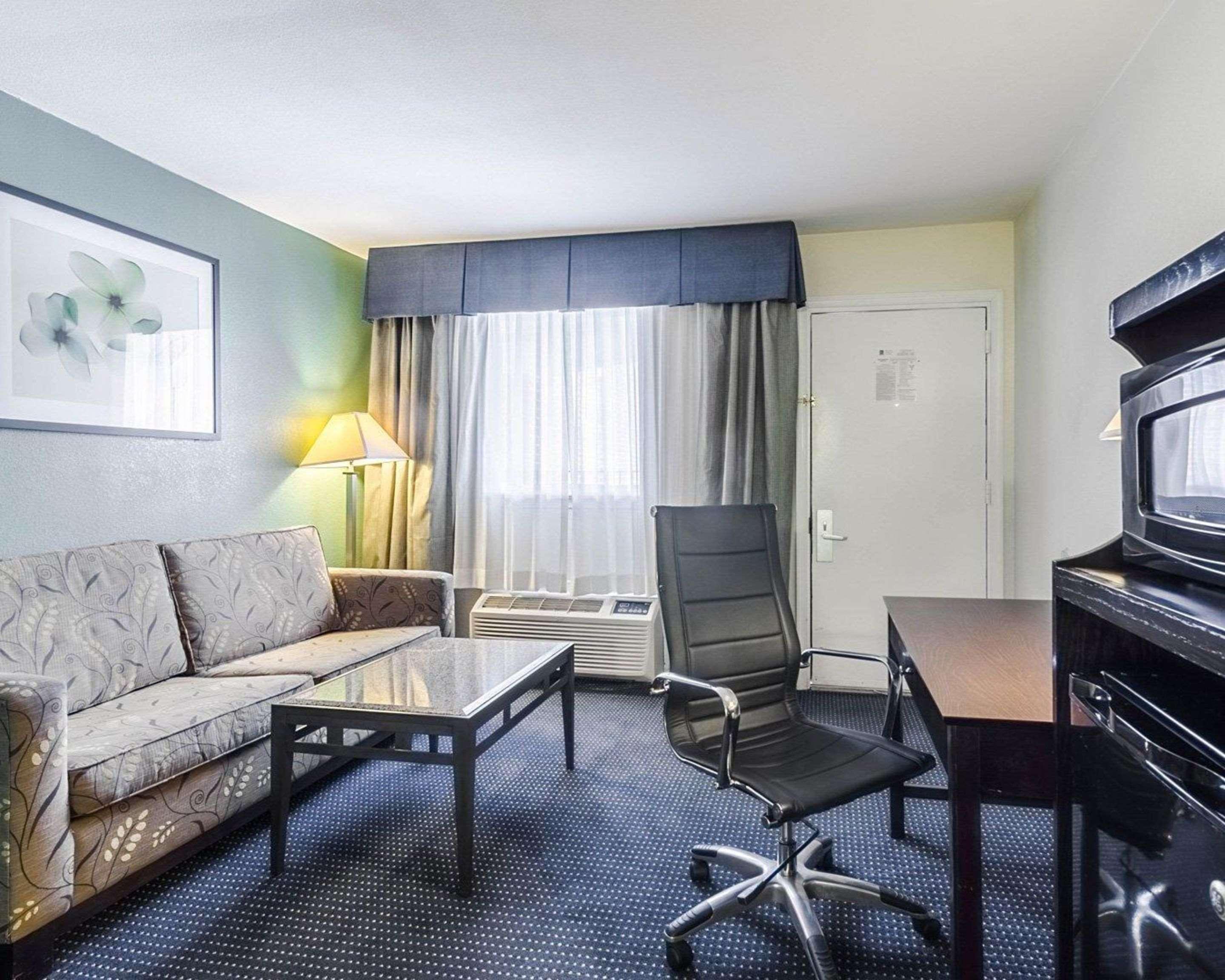 Rodeway Inn & Suites Williamsburg Central Exterior foto